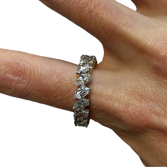 Elegant Gold and Silver Women's Ring - Picture 3 of 4